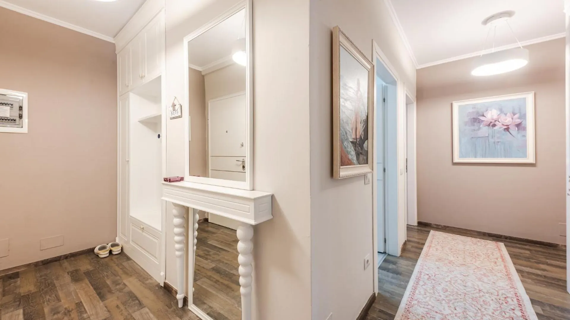 Sisi'S Luxury Apartments Grand Park Of Tirana Albania