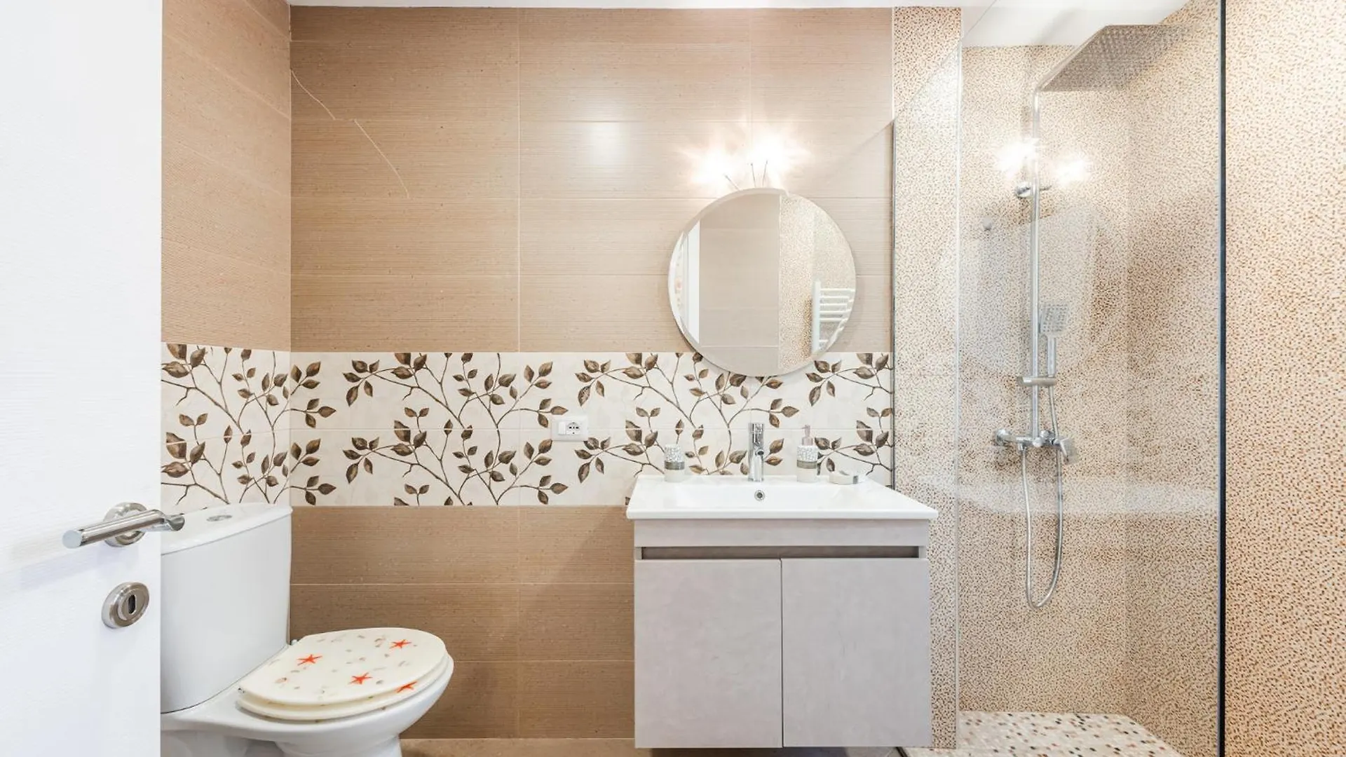 Sisi'S Luxury Apartments Grand Park Of Tirana Albania