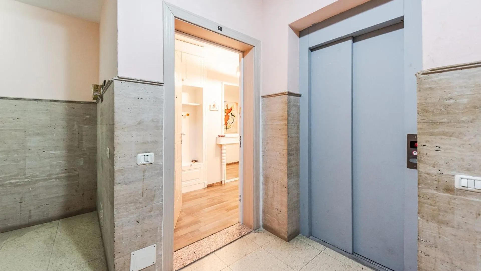 Sisi'S Luxury Apartments Grand Park Of Tirana 0*,